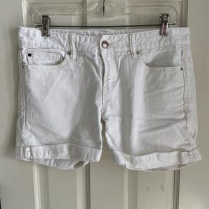 Gap women’s white denim shorts. Size 29.
